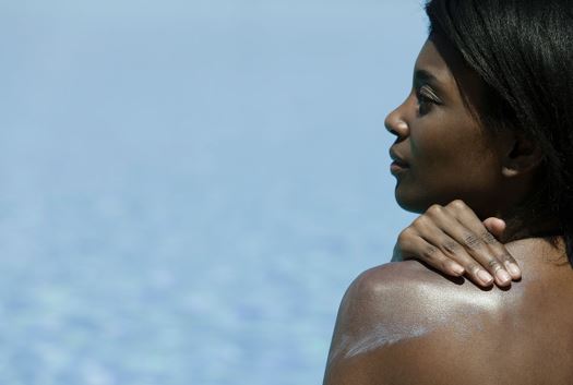 Reducing white residue of sunscreen on dark-skinned individuals